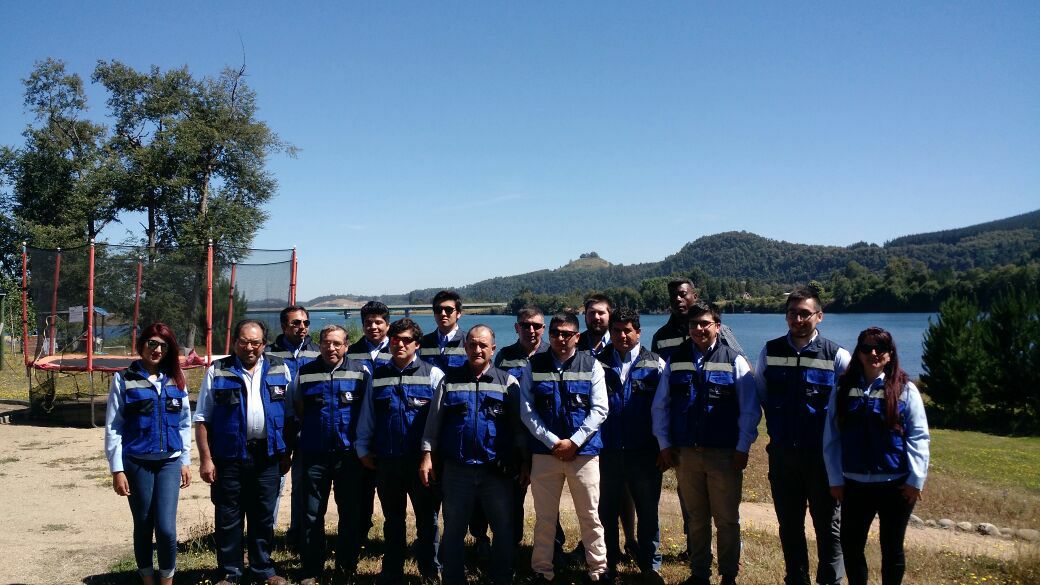 Equipo Elinserv en terreno